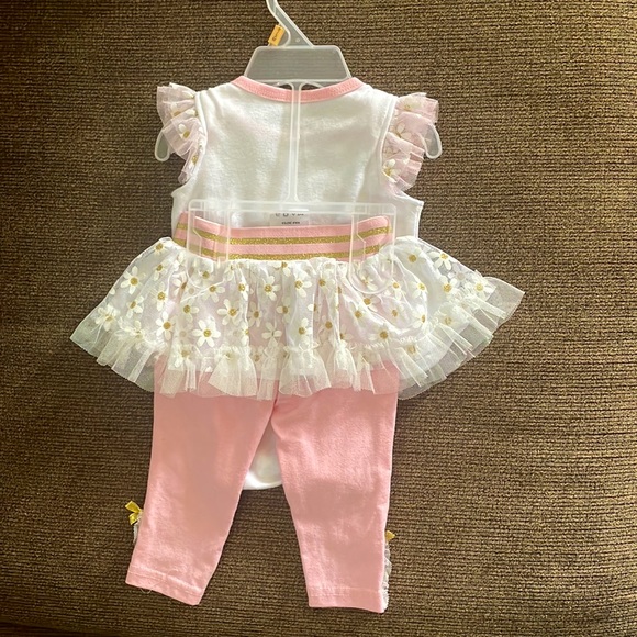 Too cute! Baby girl two piece set. - Picture 3 of 6